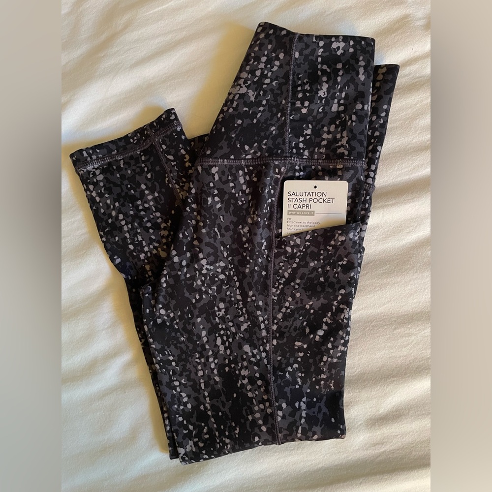 Athleta Salutation stash pocket II capri. Size XXS  NWT(not attached)